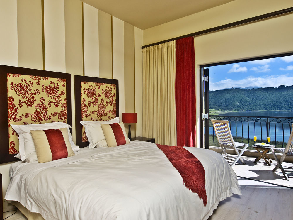 Lodge On The Lake And Wellness Spa Wilderness Exterior photo