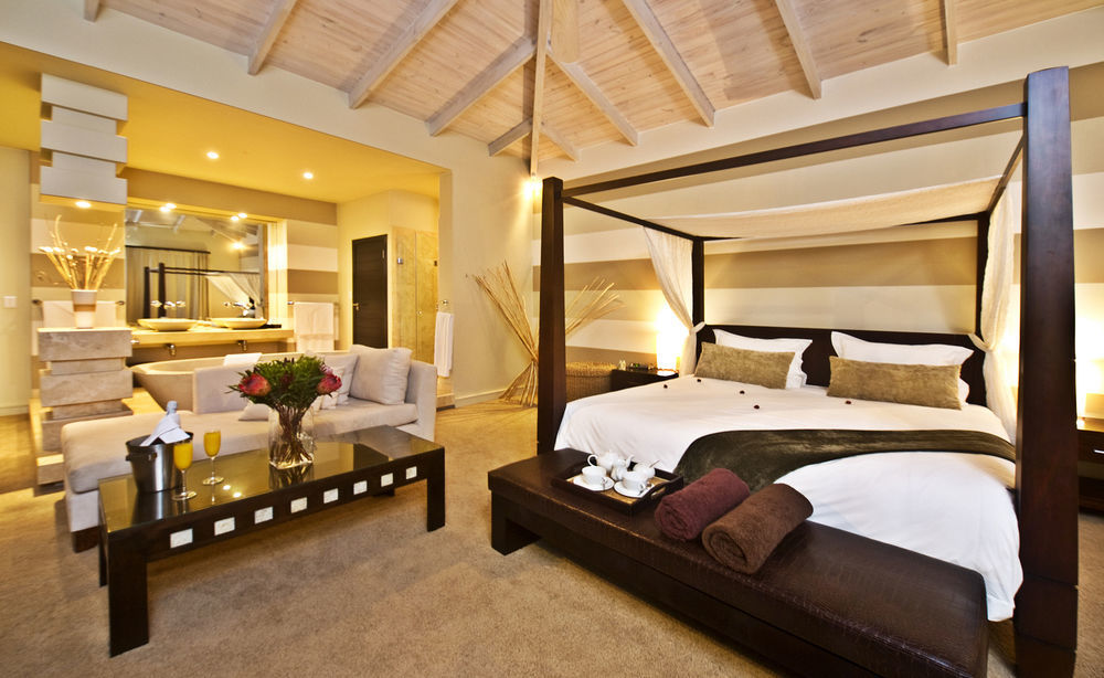 Lodge On The Lake And Wellness Spa Wilderness Exterior photo