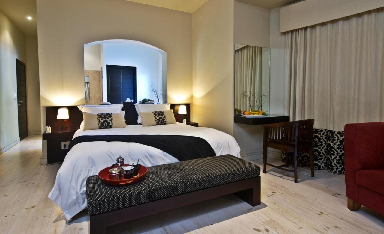 Lodge On The Lake And Wellness Spa Wilderness Room photo